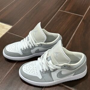 Air Jordan 1 low wolf grey